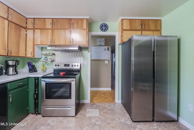 kitchen with decorative backsplash and stainless steel appliances