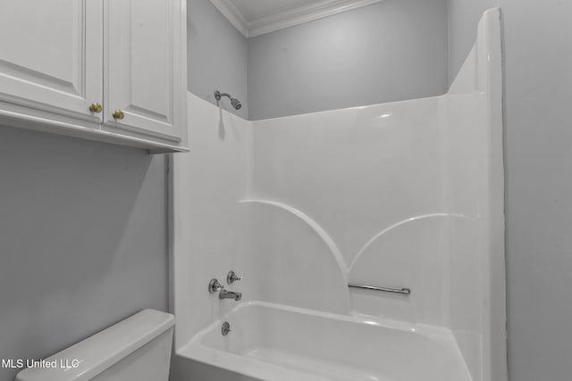 706 Danforth Dr, Madison, MS 39110 - full bath featuring toilet, crown molding, and bathing tub / shower combination
