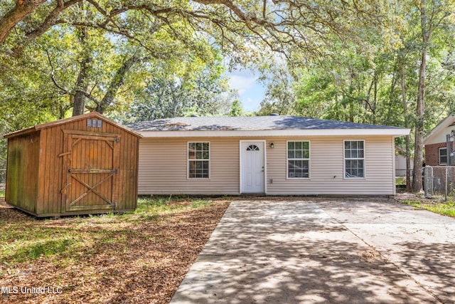 101 30th St, Gulfport, MS 39507 - view of front facade with concrete driveway