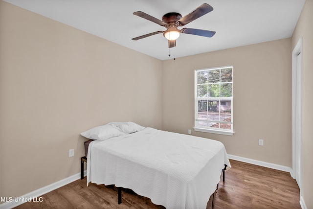 101 30th St, Gulfport, MS 39507 - bedroom with wood finished floors, baseboards, and ceiling fan