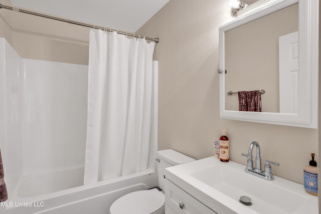 101 30th St, Gulfport, MS 39507 - full bath with toilet, vanity, and shower / bath combination with curtain