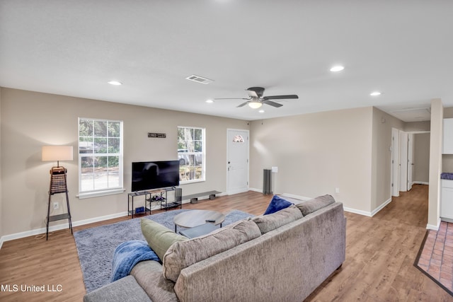 101 30th St, Gulfport, MS 39507 - living room featuring light wood-style floors, ceiling fan, recessed lighting, and baseboards