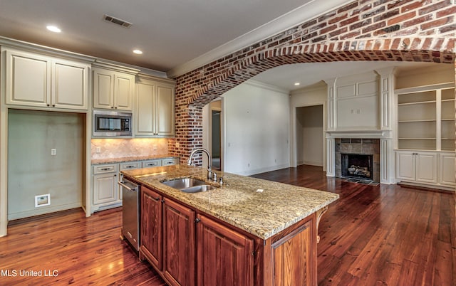 2024 E Northside Dr, Jackson, MS 39211 - kitchen featuring crown molding, a sink, open floor plan, appliances with stainless steel finishes, and visible vents
