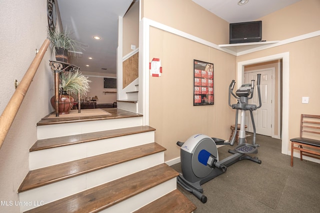 exercise room featuring recessed lighting