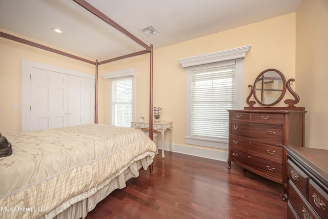 bedroom featuring recessed lighting, a closet, dark wood-type flooring, visible vents, and baseboards