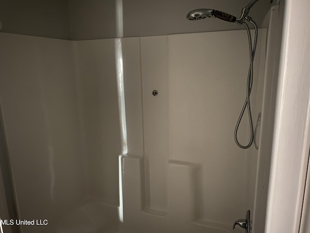 9078 Mallard Park Blvd, Walls, MS 38680 - bathroom view of a shower