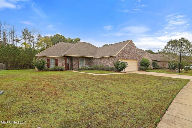 view of front of house featuring a front lawn and a garage