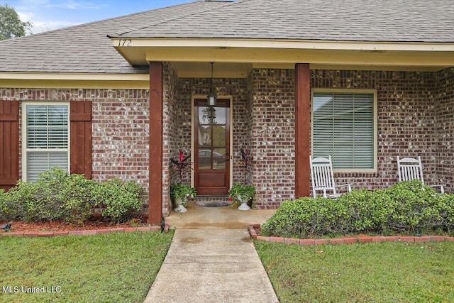 property entrance featuring a yard