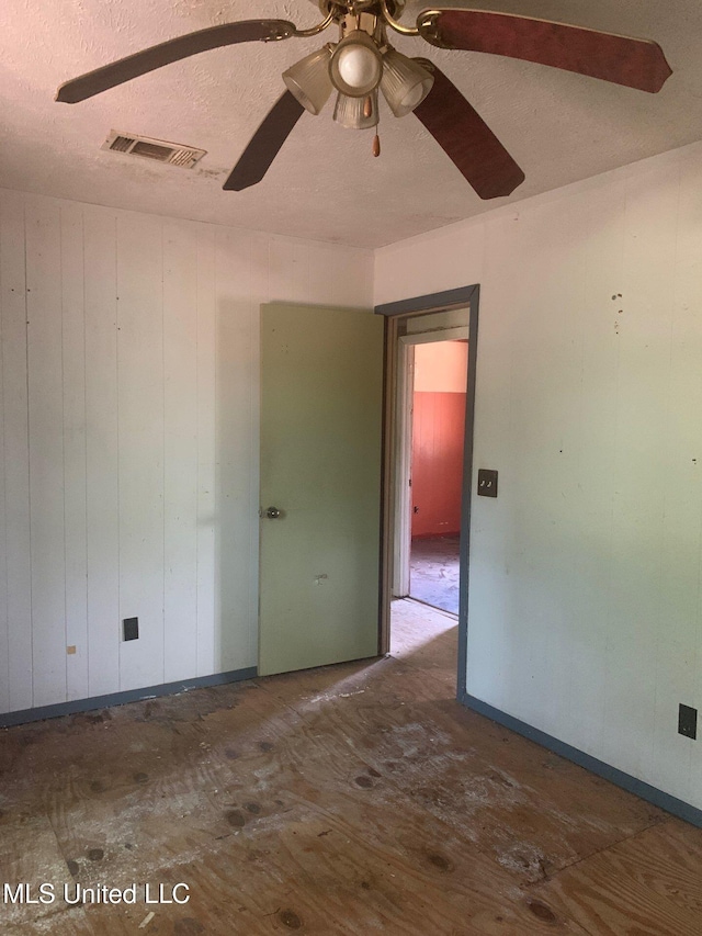 1356 Old River Rd, Harrisville, MS 39082 - spare room with a ceiling fan