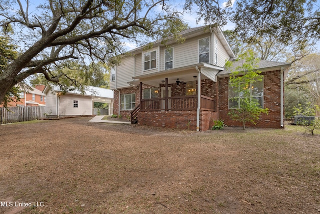 view of front of home featuring ceiling fan