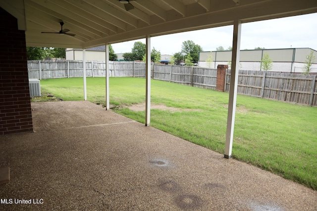 view of patio featuring a ceiling fan and cooling unit