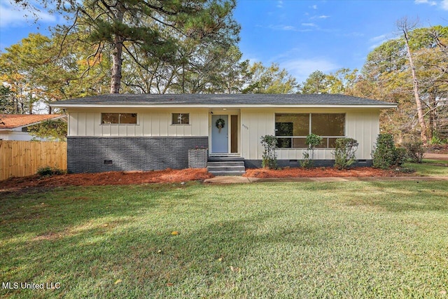 ranch-style home with a front yard