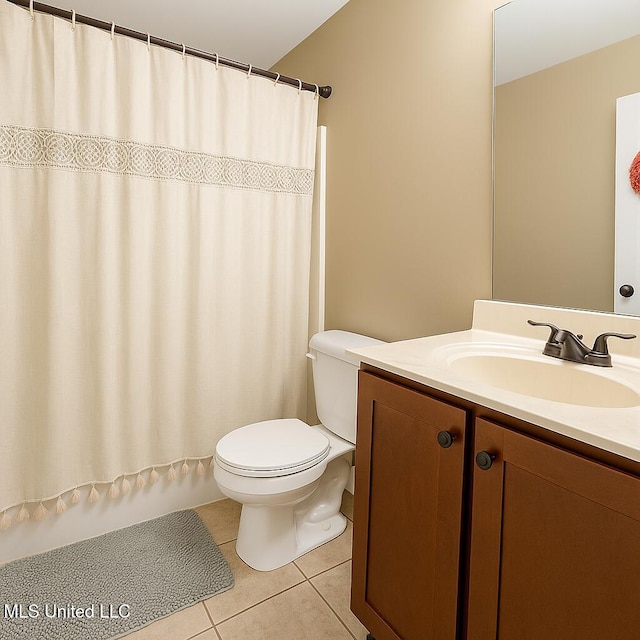 1177 Chestnut Dr, Southaven, MS 38671 - full bathroom featuring tile patterned flooring, vanity, and a shower with curtain