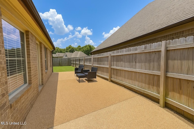 1177 Chestnut Dr, Southaven, MS 38671 - fenced backyard with a patio area
