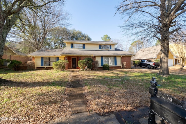 traditional-style house featuring a front lawn