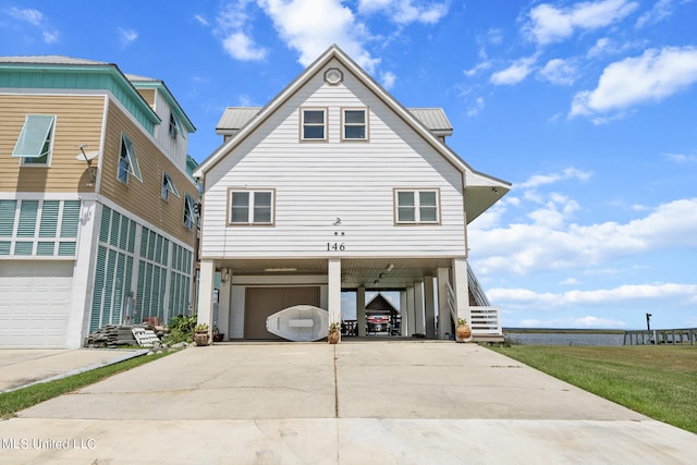 view of front facade featuring a garage