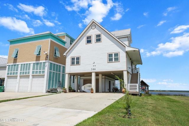 view of front facade featuring a carport, a front lawn, and a garage