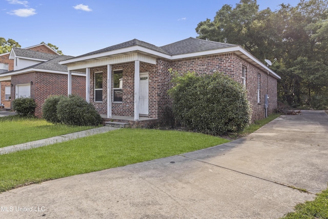 2948 Magnolia Ct, Gulfport, MS 39507 - view of front of home featuring brick siding, a front lawn, covered porch, and driveway
