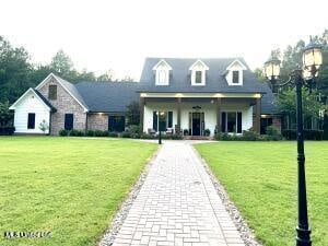 view of front of house with a front yard