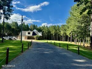 view of property's community featuring a lawn