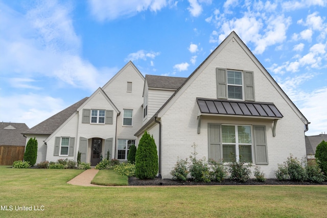 view of front of home featuring a front yard