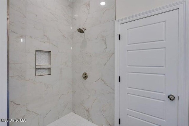 bathroom featuring tiled shower