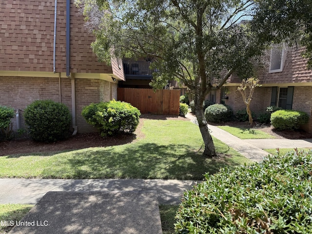 5155 Wayneland Dr Unit L4, Jackson, MS 39211 - view of yard featuring fence