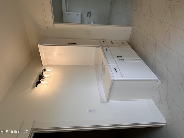 1805 Bakersfield Way, Nesbit, MS 38651 - bathroom with tile walls