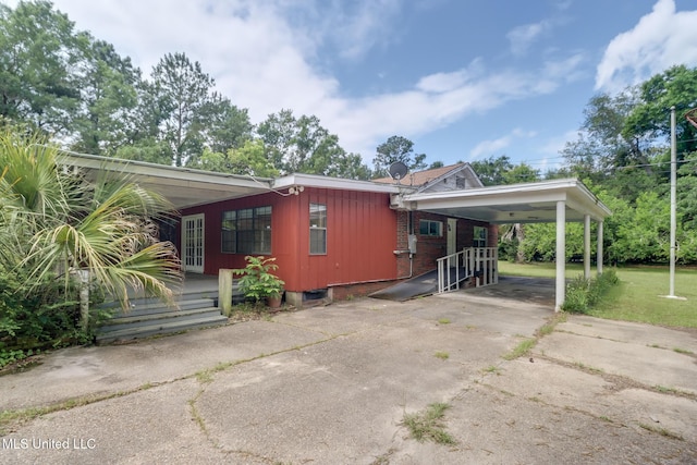 3008 Papania Ln, Gulfport, MS 39501 - view of side of property featuring driveway and a carport