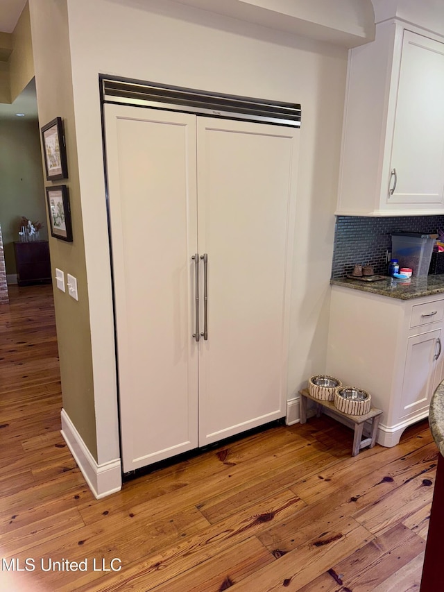 236 Sawbridge Dr, Ridgeland, MS 39157 - detailed view of wood finished floors, backsplash, and baseboards