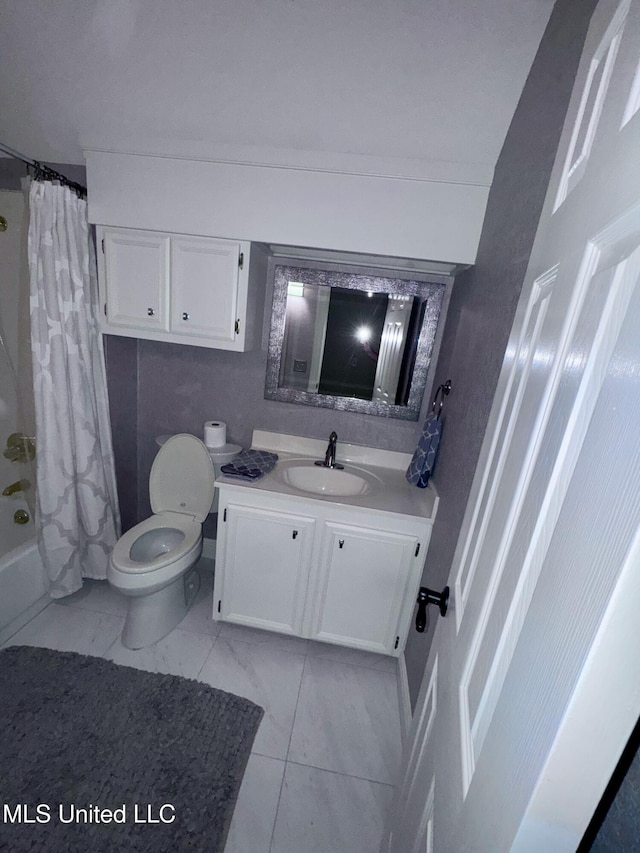 236 Sawbridge Dr, Ridgeland, MS 39157 - full bathroom with toilet, vanity, and shower / bathtub combination with curtain