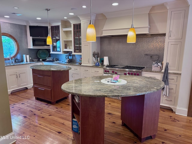 236 Sawbridge Dr, Ridgeland, MS 39157 - kitchen featuring open shelves, a kitchen island, wood finished floors, white cabinets, and recessed lighting