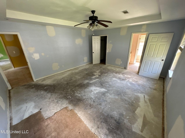 unfurnished bedroom featuring ceiling fan