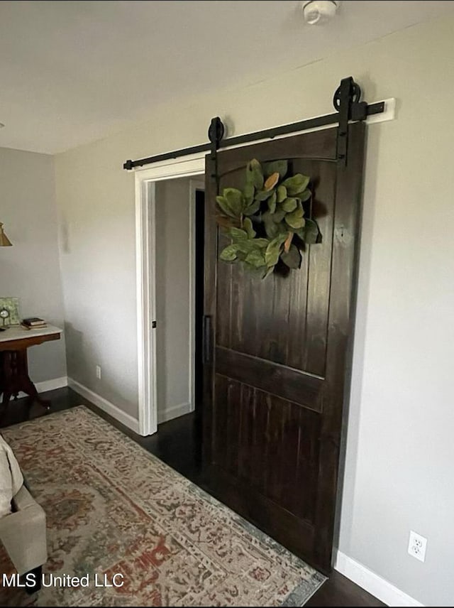 interior space with a barn door and baseboards