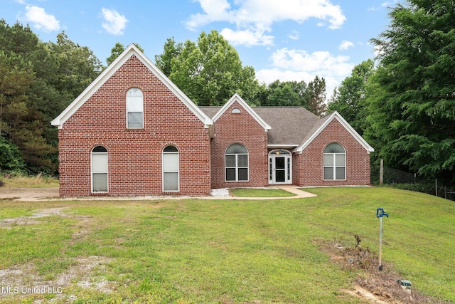 639 Plantation Way, Byhalia, MS 38611 - view of front of house with brick siding, a front yard, and a shingled roof