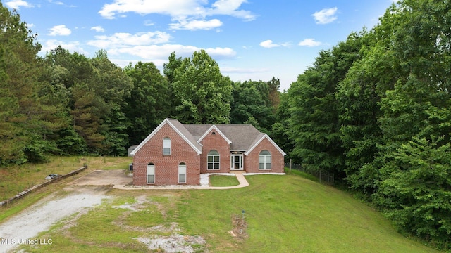 639 Plantation Way, Byhalia, MS 38611 - view of front of property featuring dirt driveway, brick siding, a view of trees, and a front yard