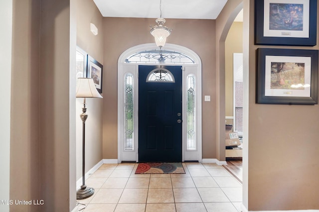 639 Plantation Way, Byhalia, MS 38611 - foyer with arched walkways, light tile patterned floors, and baseboards