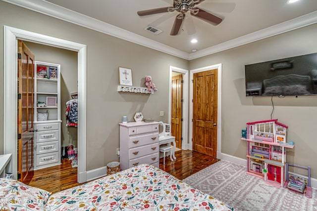 bedroom with ceiling fan, crown molding, and dark hardwood / wood-style floors