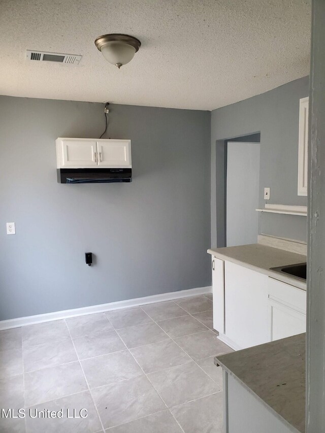 2067 Corry Rd, Memphis, TN 38106 - laundry room featuring a sink, light tile patterned floors, visible vents, baseboards, and a textured ceiling