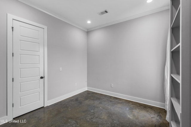 spare room with recessed lighting, visible vents, ornamental molding, concrete flooring, and baseboards