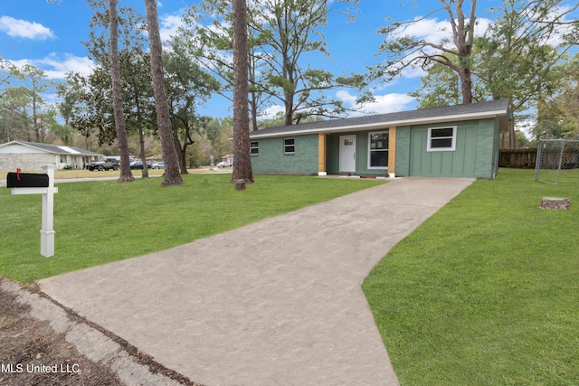 ranch-style house featuring a front lawn