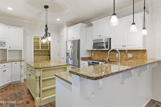 11541 Briarstone Pl, Gulfport, MS 39503 - kitchen with appliances with stainless steel finishes, recessed lighting, brick floors, a kitchen island, and backsplash