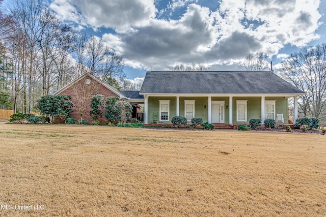 view of front facade with a porch and a front yard