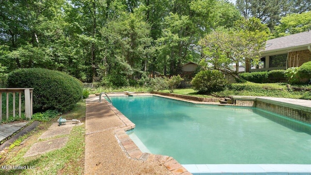 555 Rusk Dr, Brandon, MS 39047 - view of swimming pool