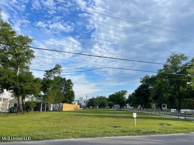 746 E 2nd St, Pass Christian, MS 39571