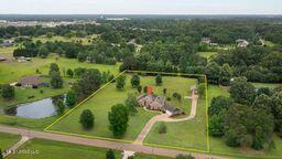 123 Munich Dr, Madison, MS 39110 - aerial view of property and surrounding area with property parcel outlined and a large body of water