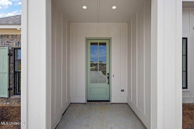 850 Glenwild Cir, Canton, MS 39046 - entrance to property with roof with shingles and board and batten siding