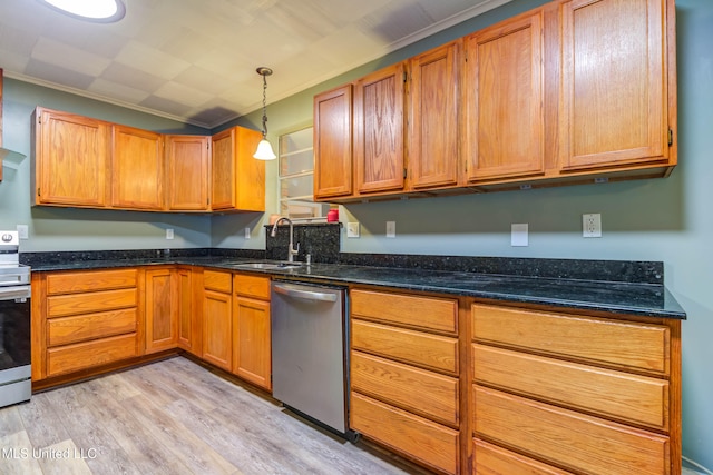 kitchen with appliances with stainless steel finishes, ornamental molding, sink, light hardwood / wood-style flooring, and hanging light fixtures