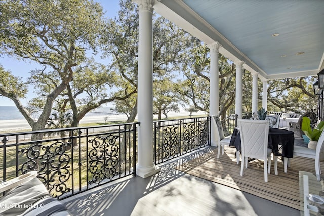 balcony featuring covered porch