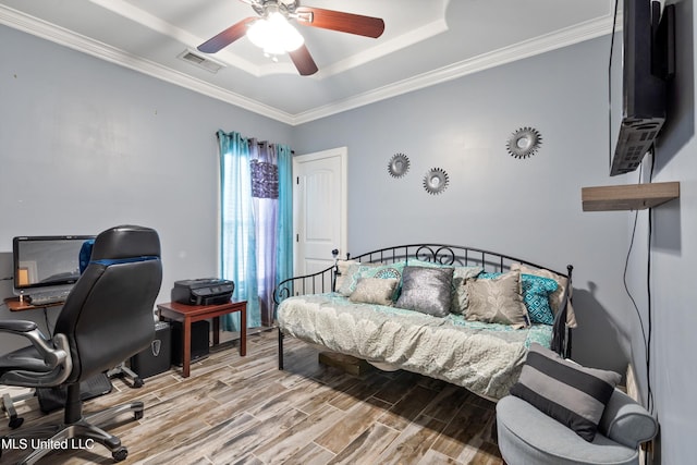 bedroom featuring light wood-type flooring, ceiling fan, and crown molding